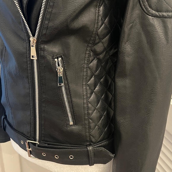 Black Moto Faux Leather Jacket with Belt - Picture 4 of 7